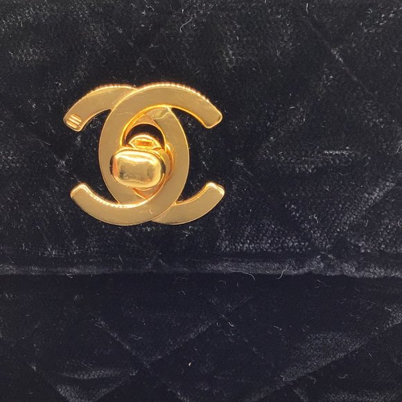 CHANEL BLACK VINTAGE 80'S QUILTED VELVET MINI FLAP BAG - Picture 5 of 13
